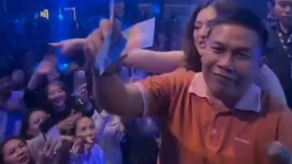 Video Nyawer di Diskotik Viral, Kuwu Karangsari Cirebon: Itu Uang Pribadi, Bukan Dana Desa!
