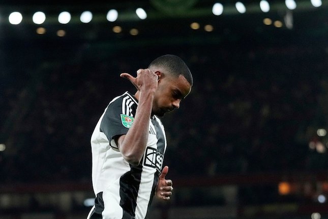 Newcastle Berambisi Rekrut Hugo Ekitike, Pengganti Alexander Isak yang Pindah ke Liverpool?