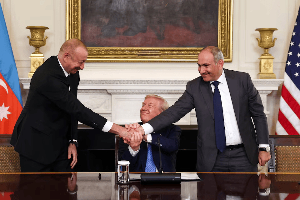 Trump mengumumkan perjanjian damai antara Azerbaijan dan Armenia